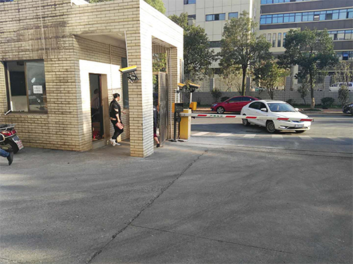 長沙華豐紡織廠一進一出分體式車牌識別